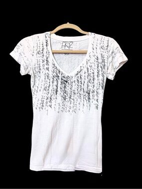 FRZ White V-Neck T-Shirt with a Distinctive Black Script Graphic Print Sz S
